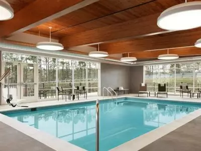 charlottesville hotels with pools