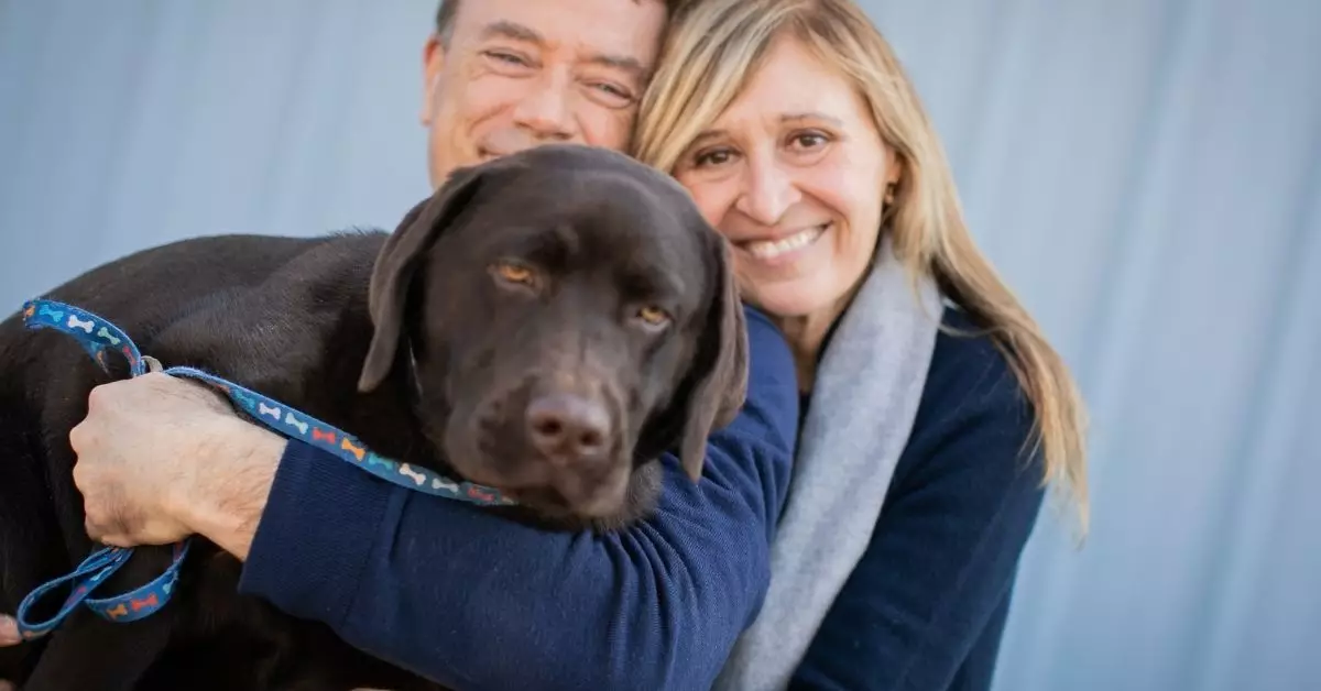 picture of Sean & Roxanna Simmons with their dog
