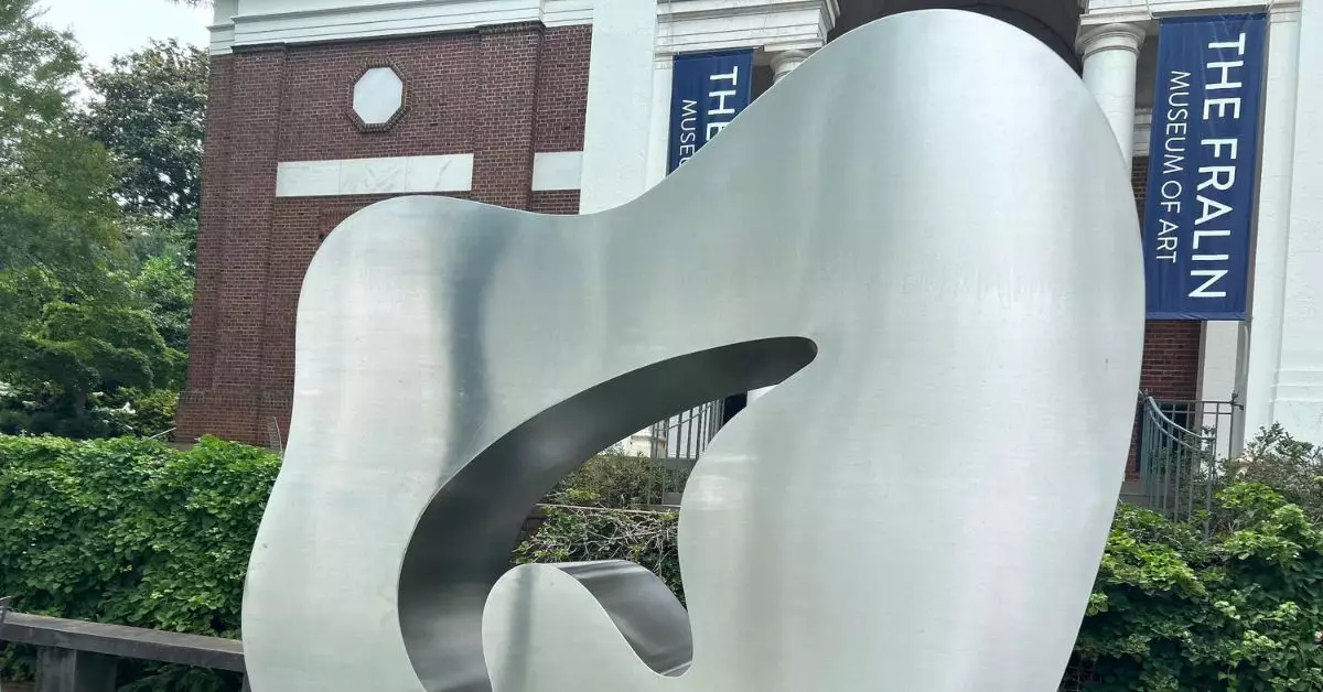 Jean Arp's sculpture Oriforme in front of The Fralin Art Museum